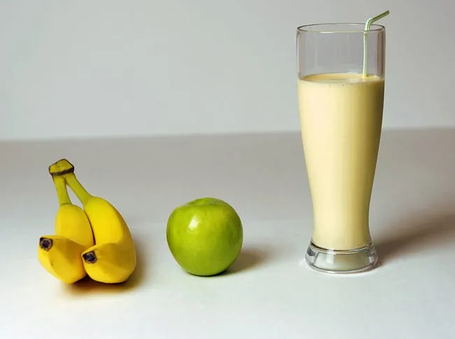 Banana and walnut juice